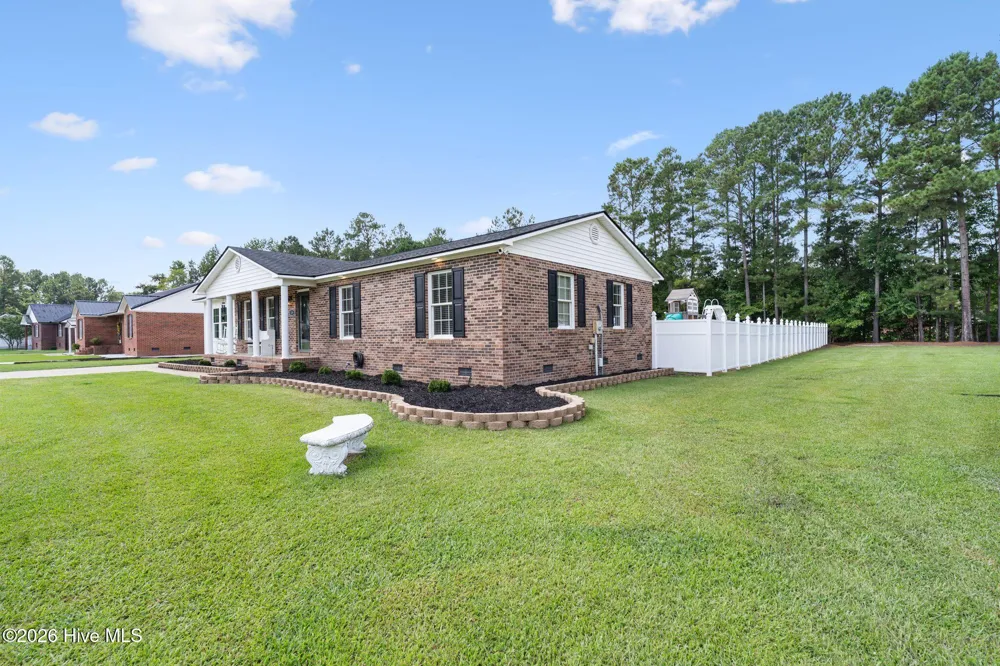 219 Oakwood Heights Drive Lumberton, NC 28358