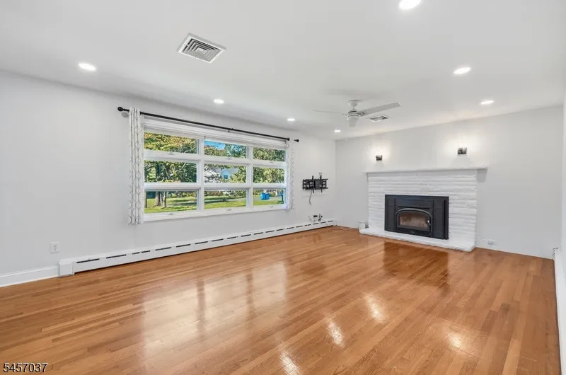 1015 Lakeview Dr Bridgewater, NJ 07920