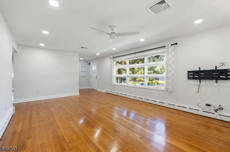 1015 Lakeview Dr Bridgewater, NJ 07920
