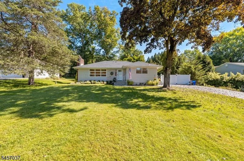 1015 Lakeview Dr Bridgewater, NJ 07920