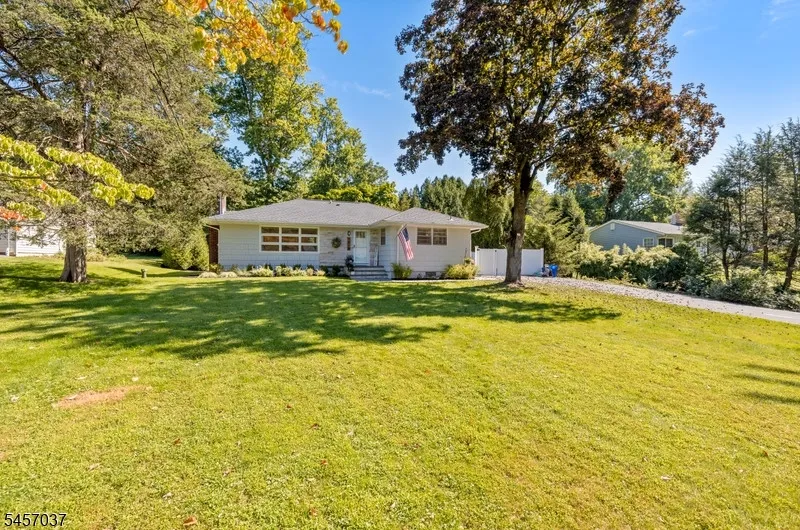 1015 Lakeview Dr Bridgewater, NJ 07920