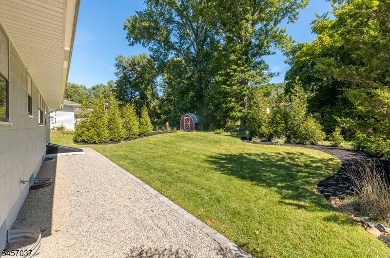1015 Lakeview Dr Bridgewater, NJ 07920