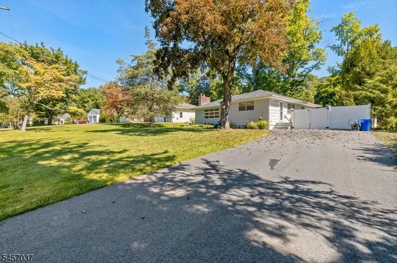 1015 Lakeview Dr Bridgewater, NJ 07920