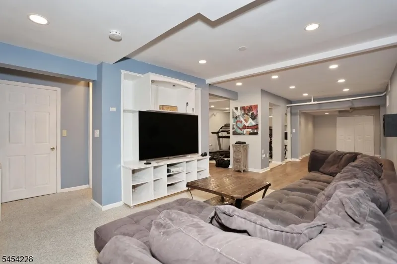 8 Northgate Park Ringwood, NJ 07456