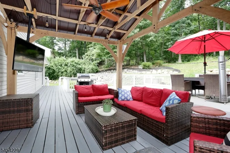 8 Northgate Park Ringwood, NJ 07456