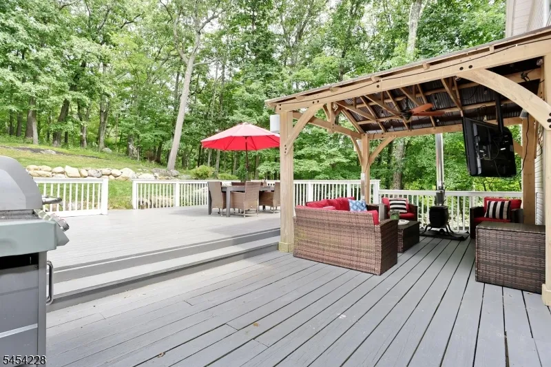8 Northgate Park Ringwood, NJ 07456