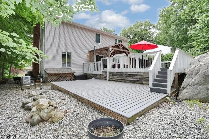 8 Northgate Park Ringwood, NJ 07456