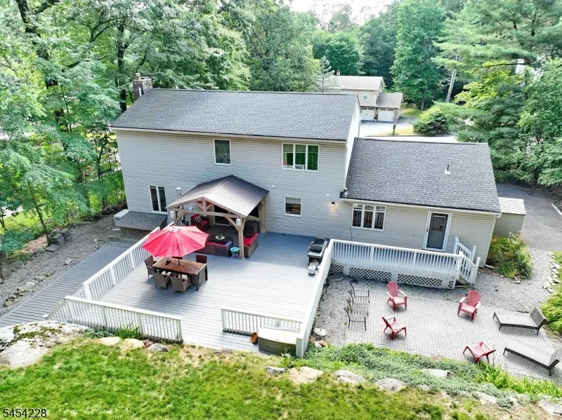 8 Northgate Park Ringwood, NJ 07456