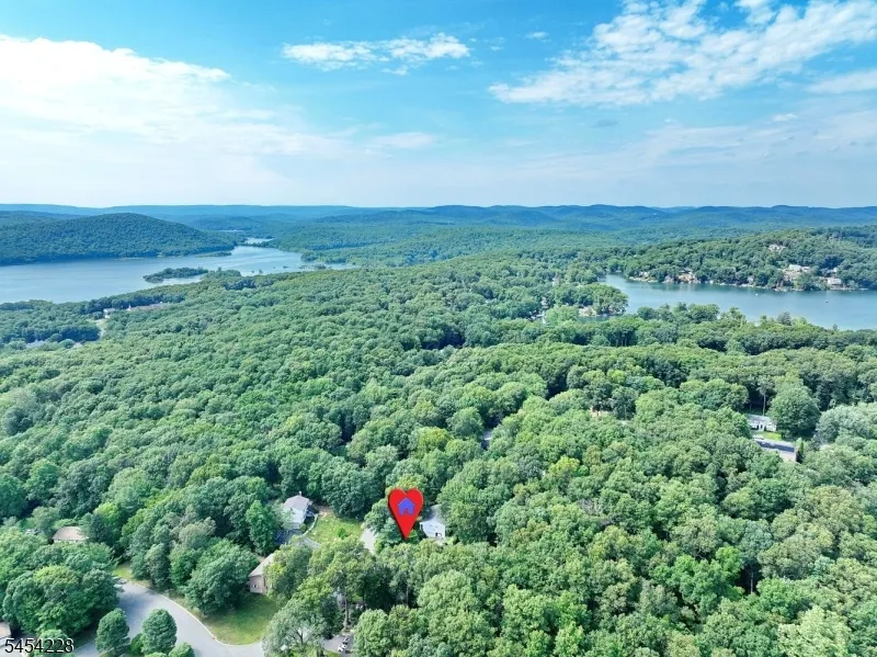 8 Northgate Park Ringwood, NJ 07456