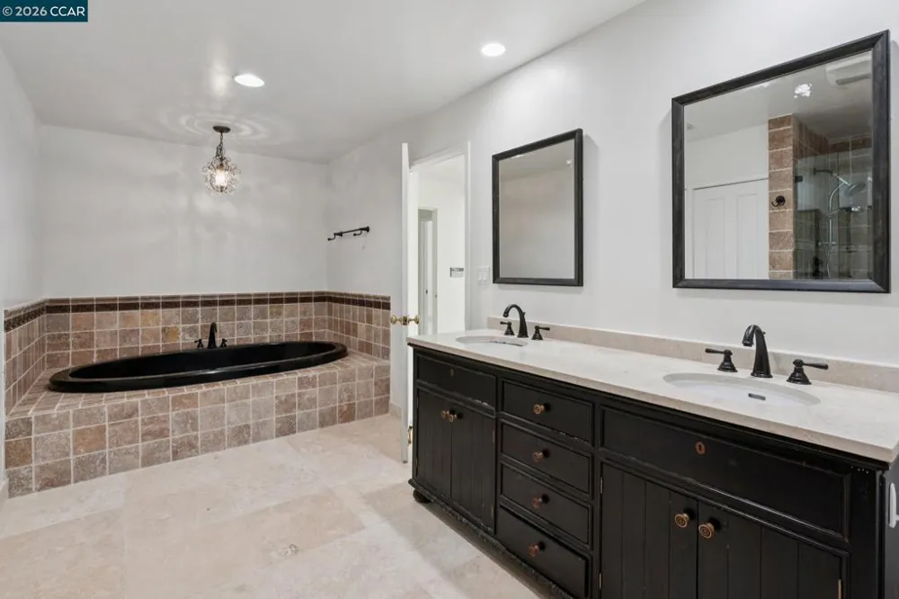 660 La Casa Via Walnut Creek, CA 94598