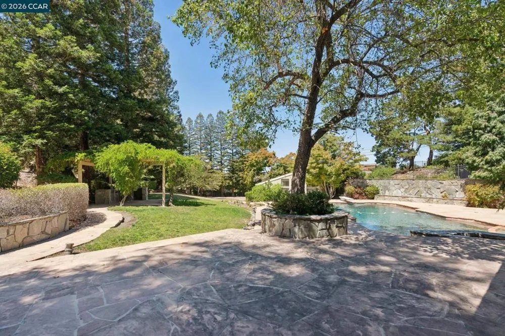 660 La Casa Via Walnut Creek, CA 94598