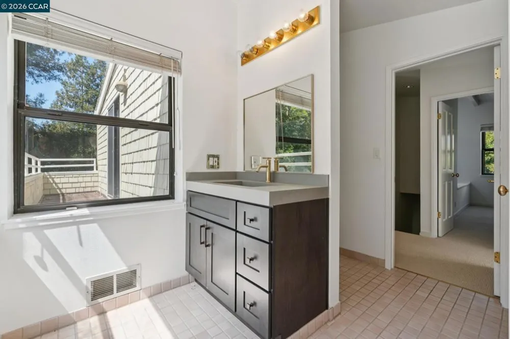 660 La Casa Via Walnut Creek, CA 94598
