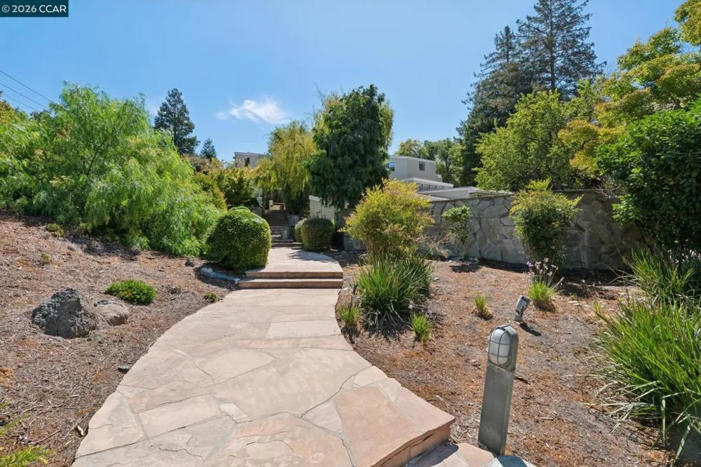 660 La Casa Via Walnut Creek, CA 94598