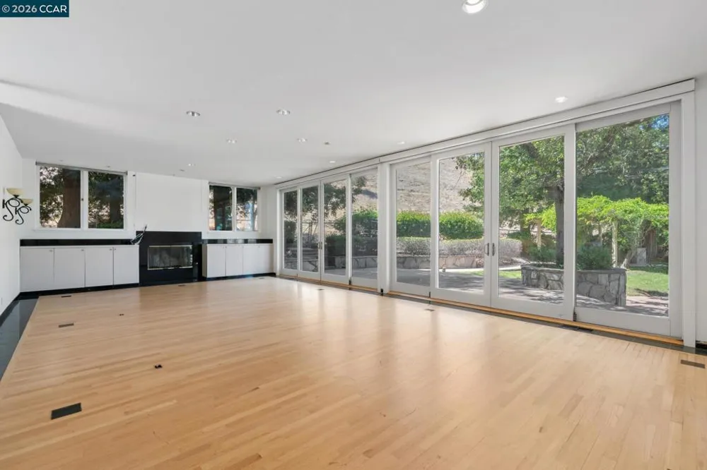 660 La Casa Via Walnut Creek, CA 94598