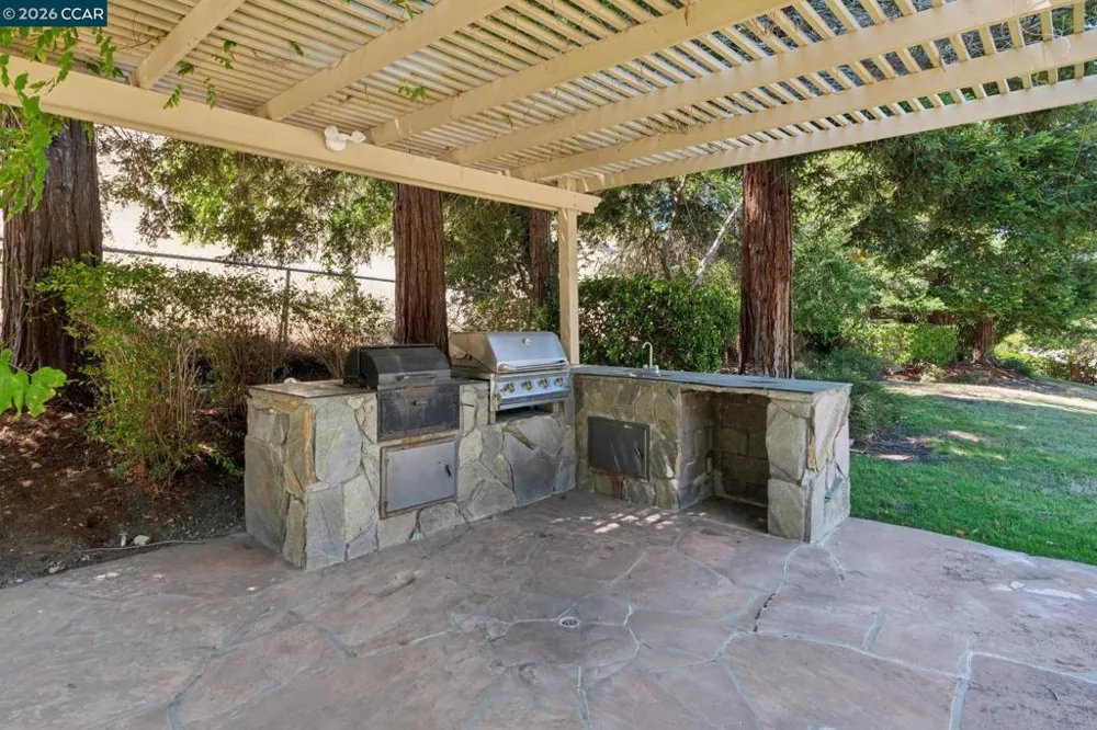 660 La Casa Via Walnut Creek, CA 94598