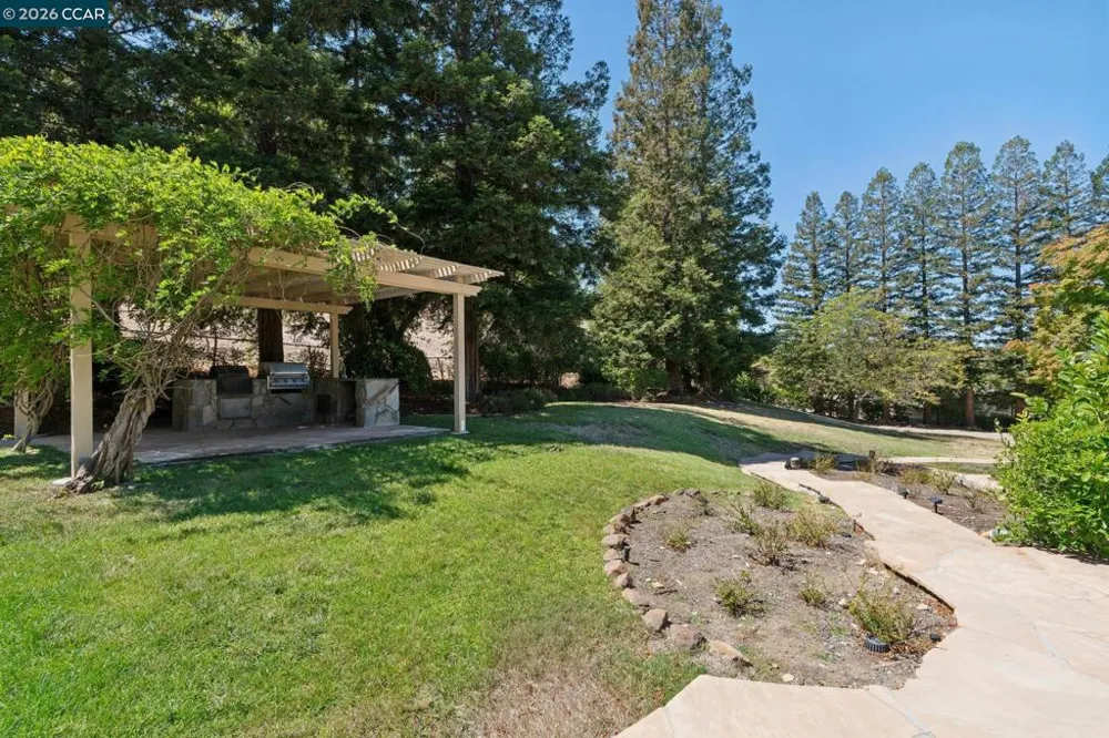 660 La Casa Via Walnut Creek, CA 94598
