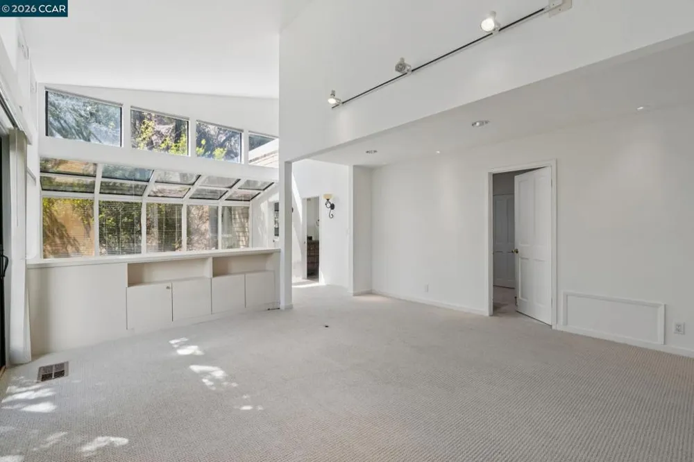 660 La Casa Via Walnut Creek, CA 94598