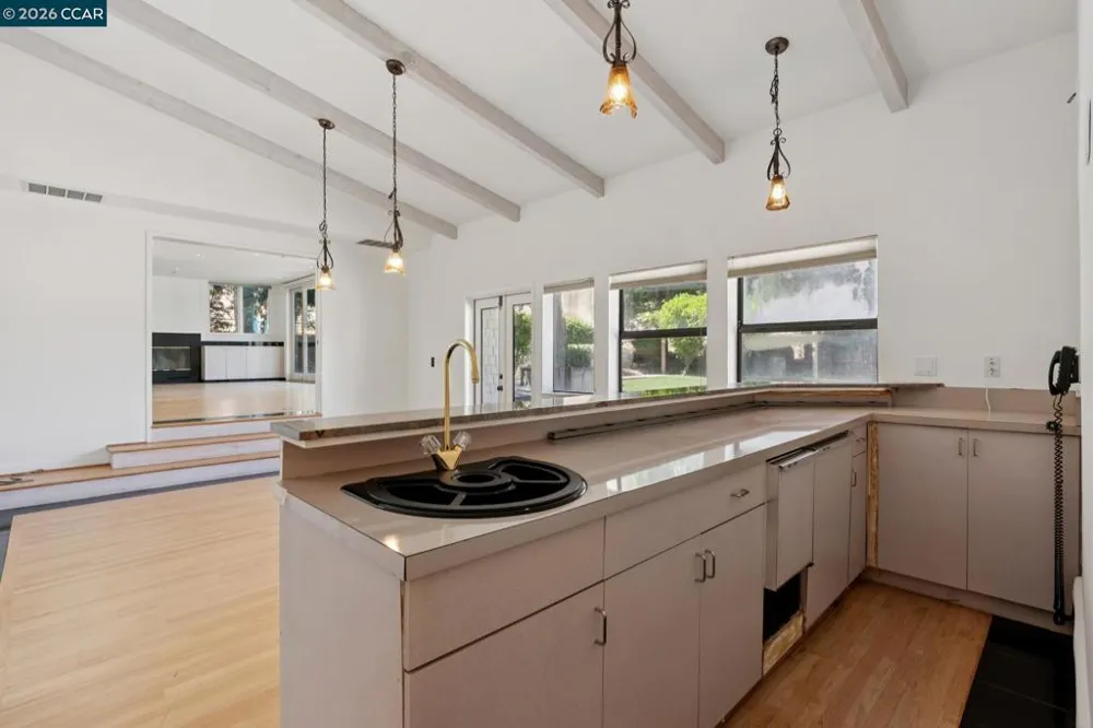 660 La Casa Via Walnut Creek, CA 94598