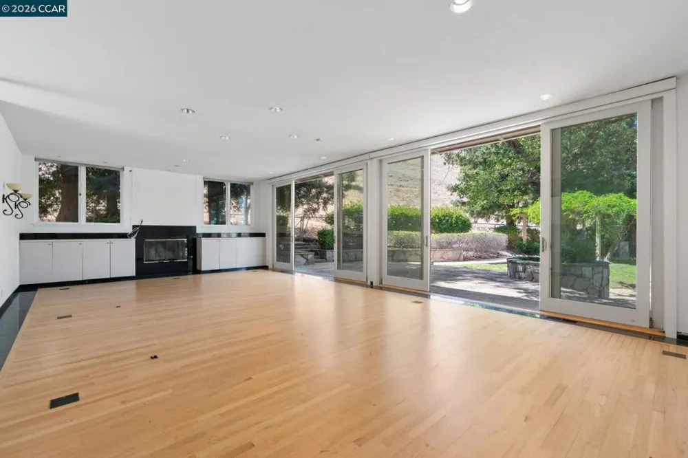 660 La Casa Via Walnut Creek, CA 94598