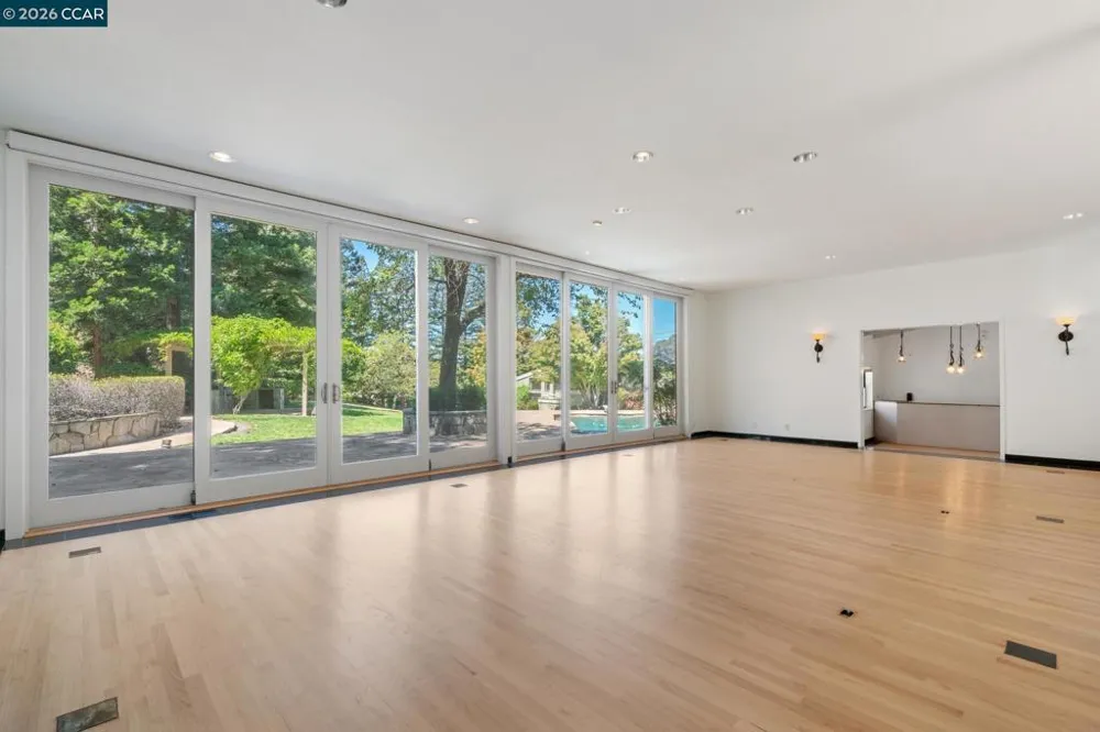660 La Casa Via Walnut Creek, CA 94598