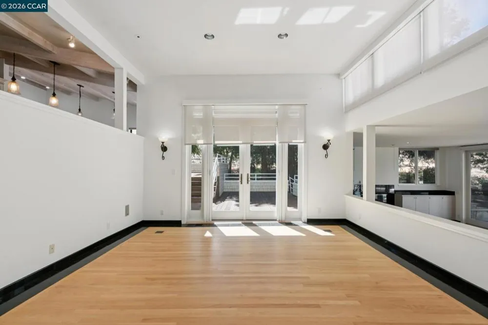 660 La Casa Via Walnut Creek, CA 94598