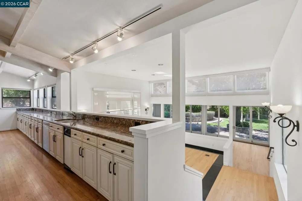 660 La Casa Via Walnut Creek, CA 94598