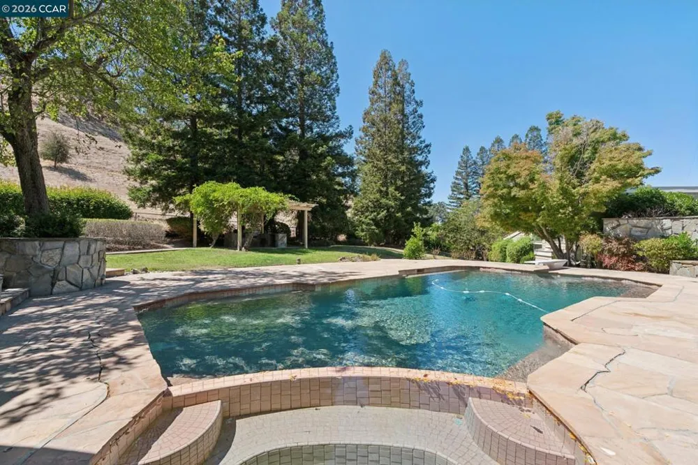 660 La Casa Via Walnut Creek, CA 94598