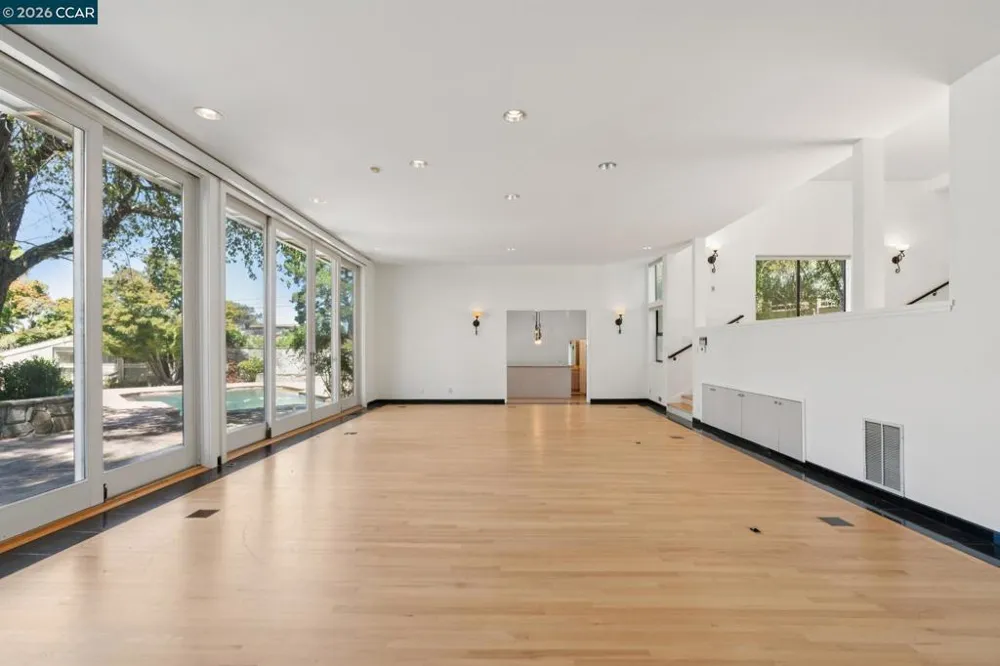 660 La Casa Via Walnut Creek, CA 94598