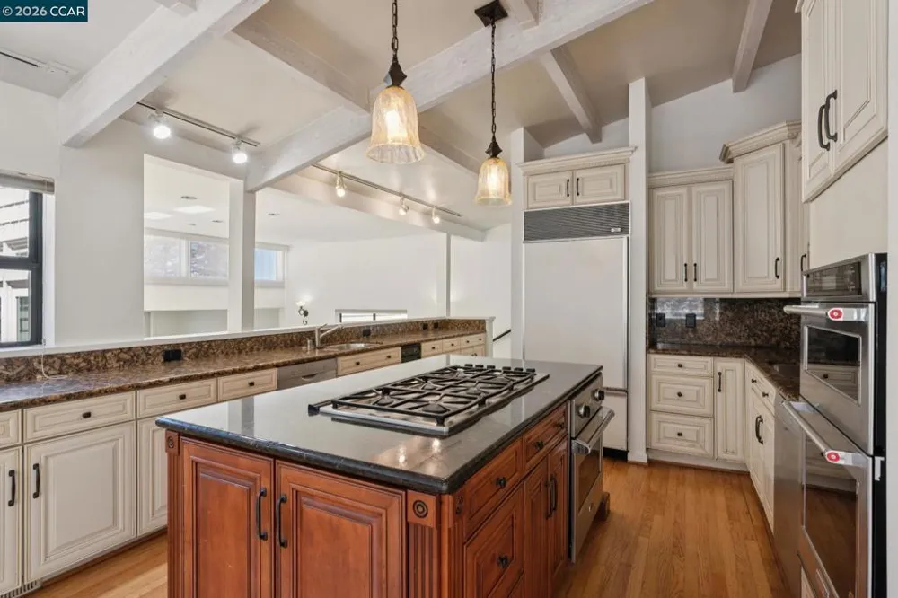 660 La Casa Via Walnut Creek, CA 94598