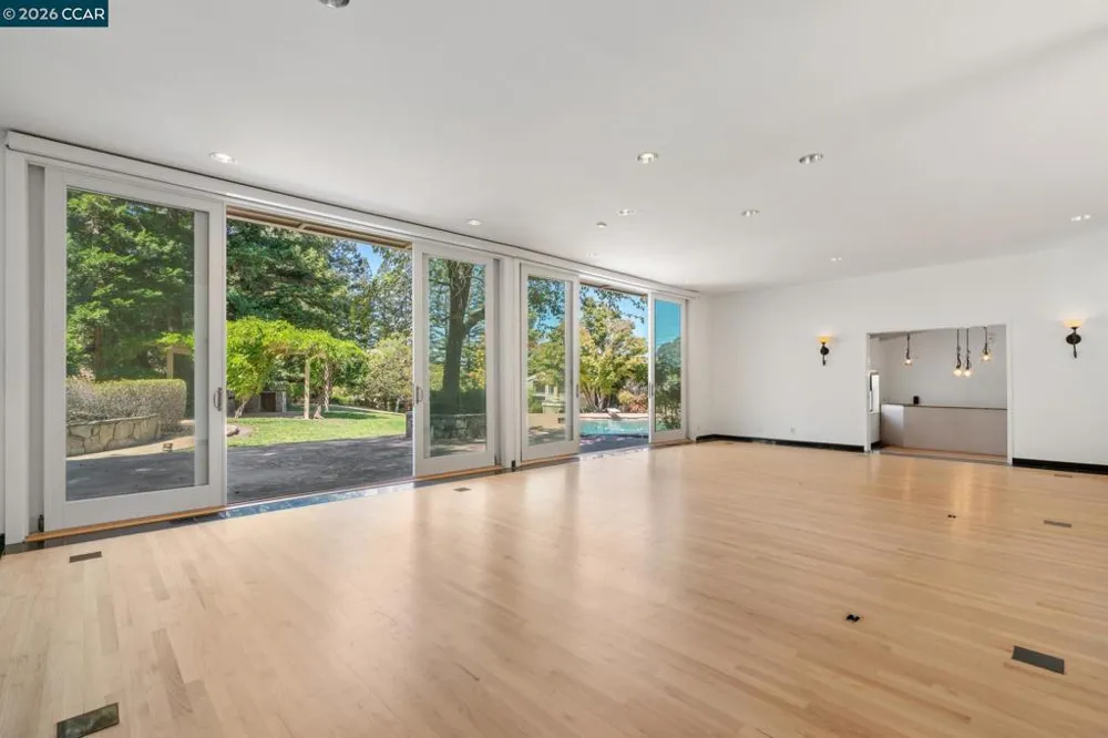 660 La Casa Via Walnut Creek, CA 94598