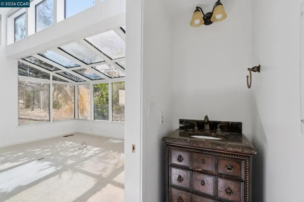 660 La Casa Via Walnut Creek, CA 94598