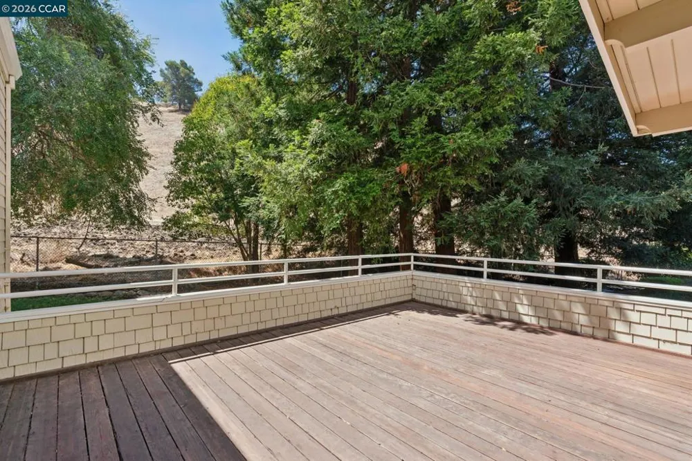 660 La Casa Via Walnut Creek, CA 94598