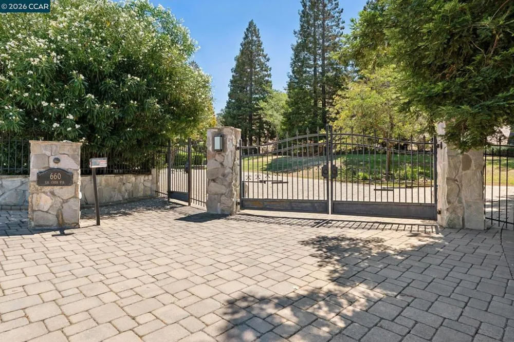 660 La Casa Via Walnut Creek, CA 94598