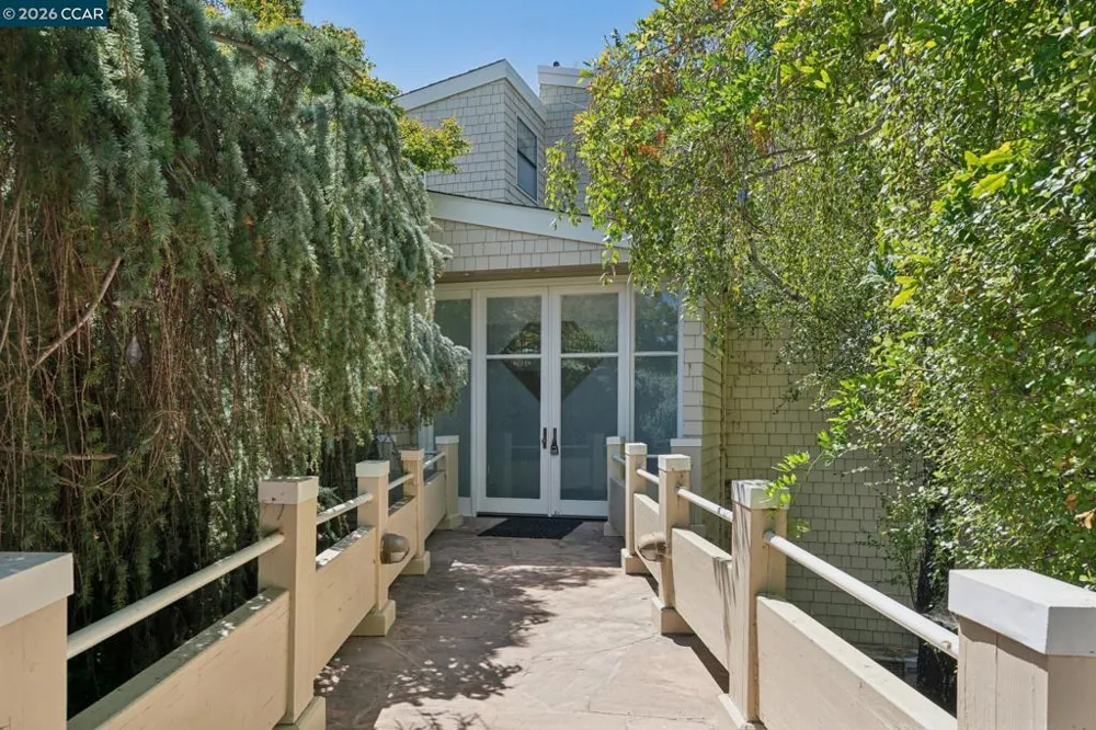 660 La Casa Via Walnut Creek, CA 94598