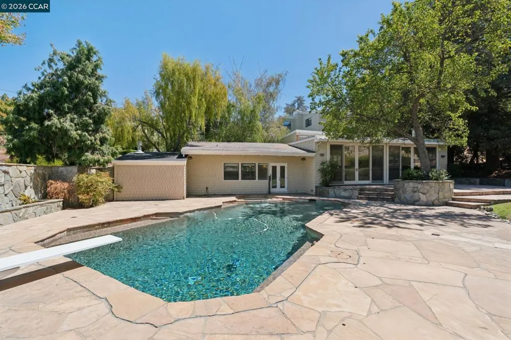 660 La Casa Via Walnut Creek, CA 94598