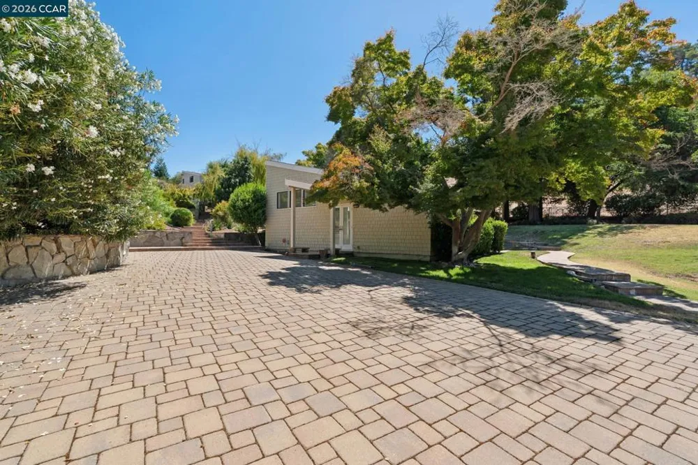 660 La Casa Via Walnut Creek, CA 94598