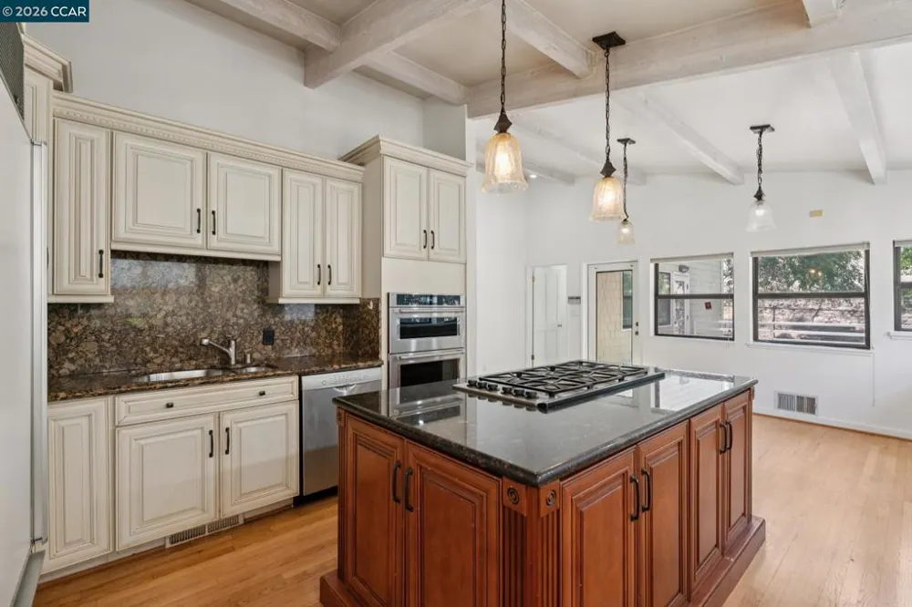 660 La Casa Via Walnut Creek, CA 94598