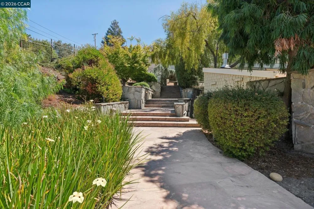 660 La Casa Via Walnut Creek, CA 94598