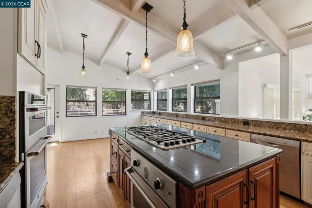 660 La Casa Via Walnut Creek, CA 94598
