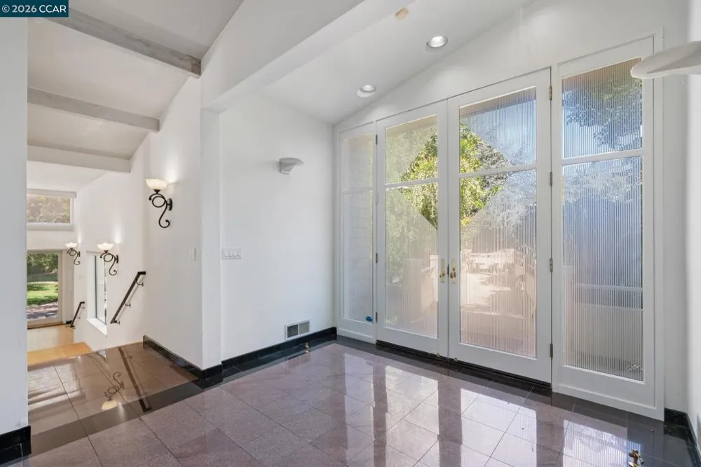 660 La Casa Via Walnut Creek, CA 94598