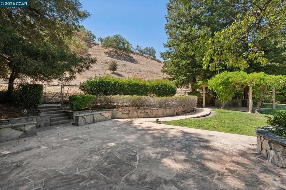 660 La Casa Via Walnut Creek, CA 94598