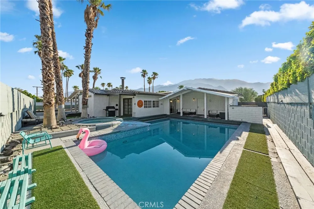 2306 Acacia Road E Palm Springs, CA 92262