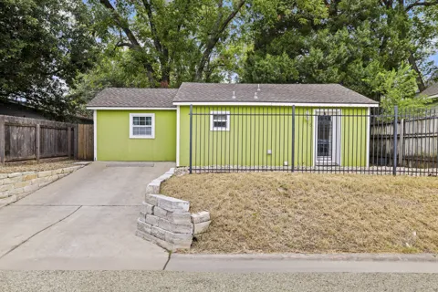 75 Pedernales Street