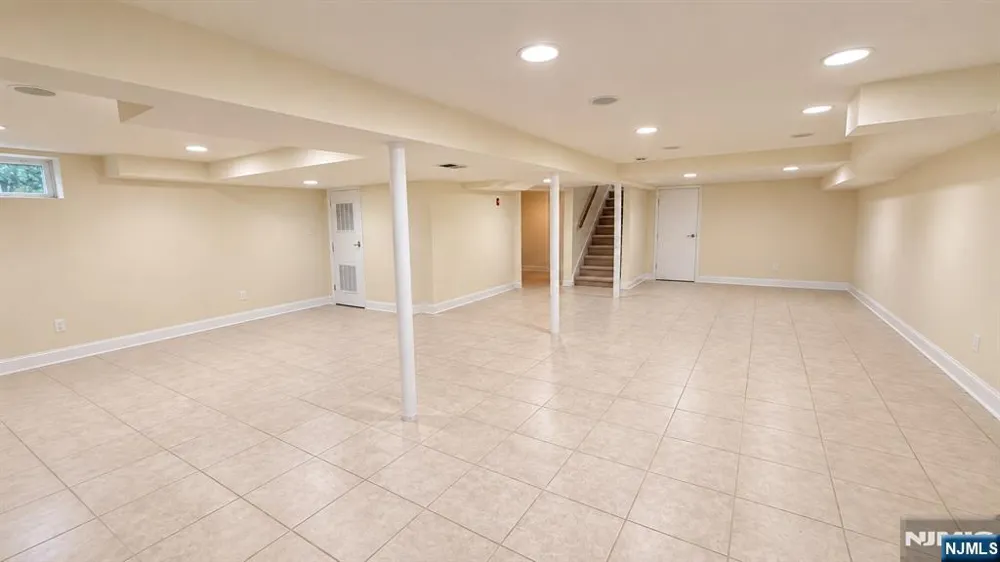 66 Merritt Avenue Cresskill, NJ 07626