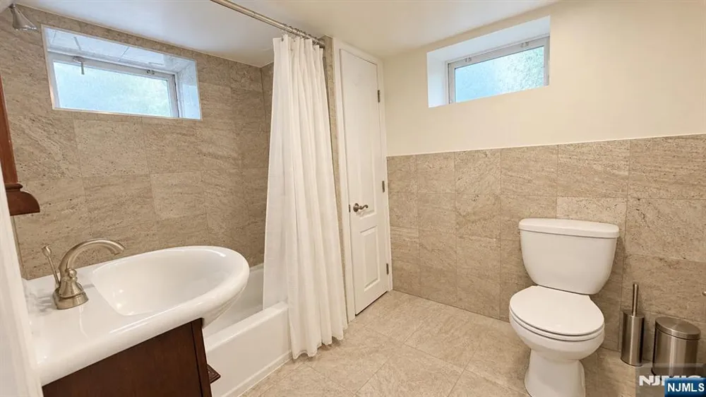 66 Merritt Avenue Cresskill, NJ 07626