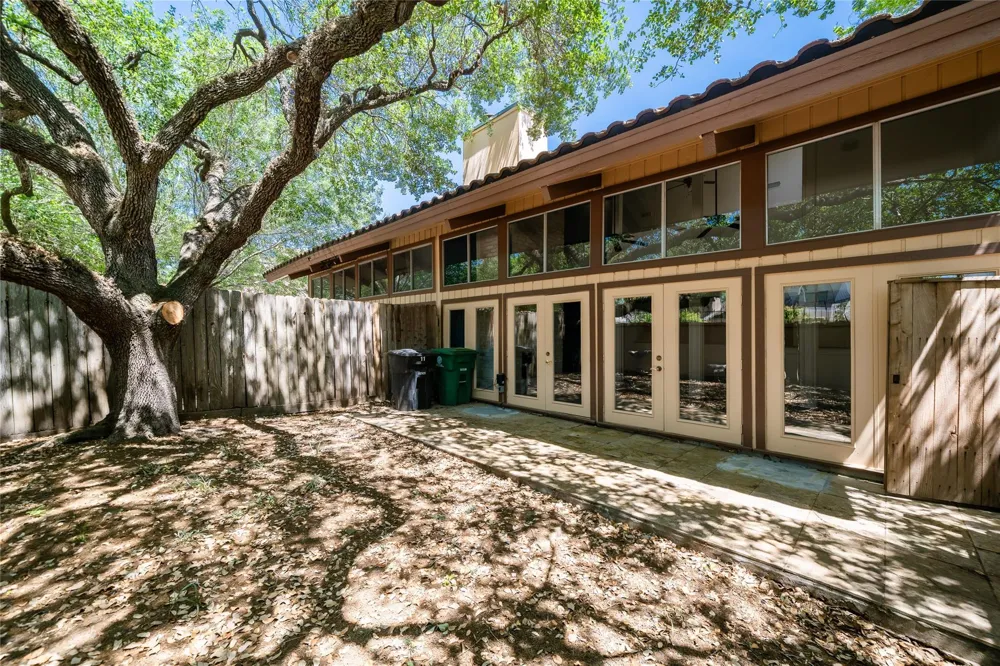 5918 San Felipe #11 Houston, TX 77057