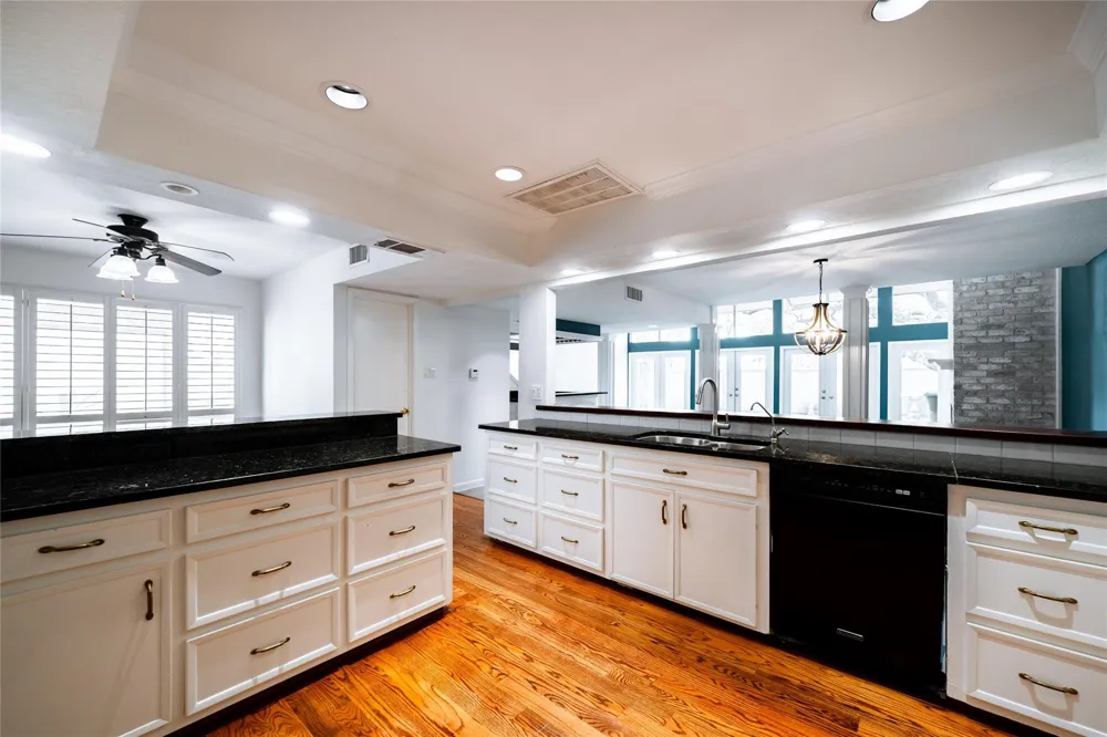 5918 San Felipe #11 Houston, TX 77057
