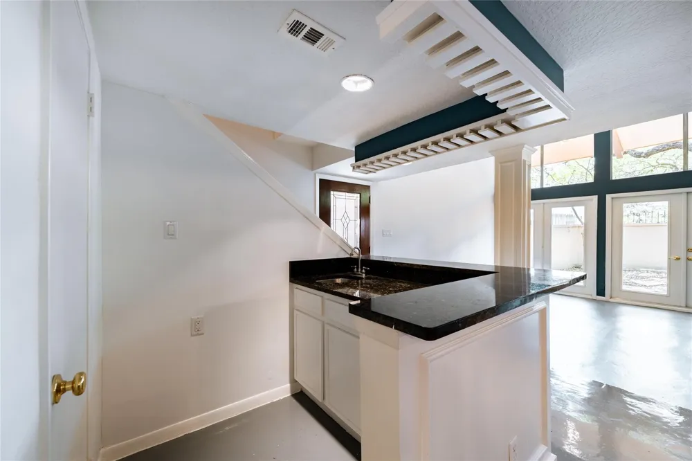 5918 San Felipe #11 Houston, TX 77057