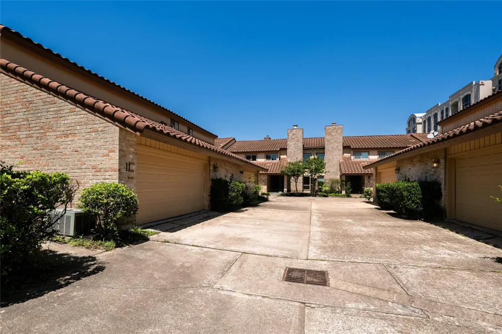 5918 San Felipe #11 Houston, TX 77057