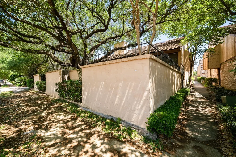 5918 San Felipe #11 Houston, TX 77057
